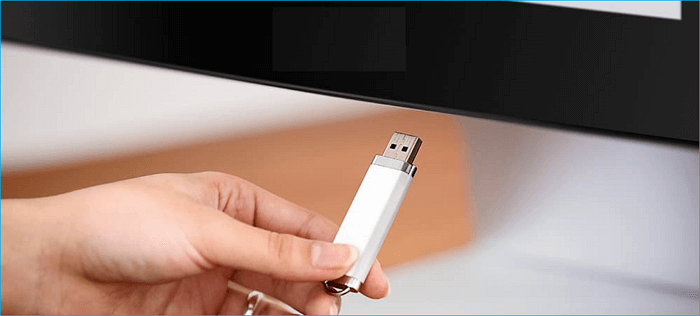 컴퓨터에 USB 삽입