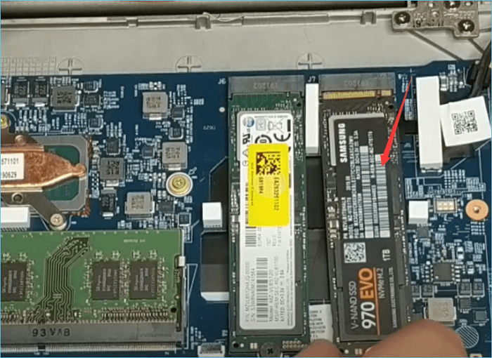 나사를 다시 설치