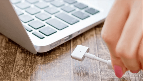 로딩 화면에서 Mac이 멈추는 문제를 해결하려면 외부 장치 연결을 끊으세요.