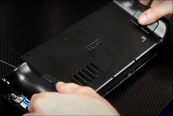 백플레이트를 다시 부착하세요.