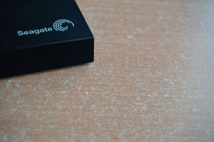 Seagate 외장 하드 드라이브 표시등이 깜박이지만 작동하지 않음
