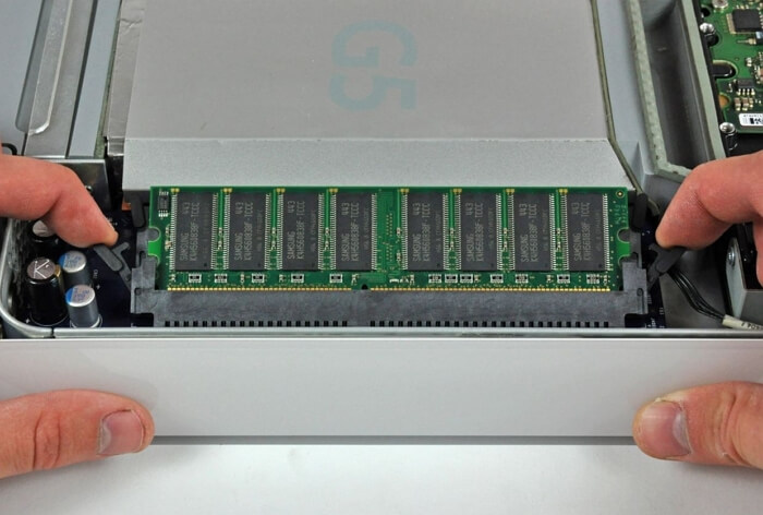 느린 Mac을 수정하려면 RAM을 업그레이드하십시오.