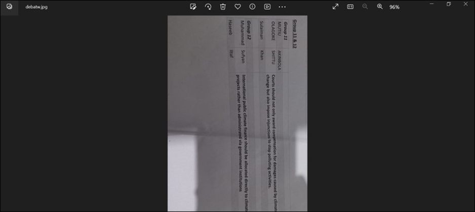 사진 앱에서 오류가 발생한 이미지를 엽니다.