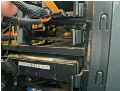 드라이브 베이 열기