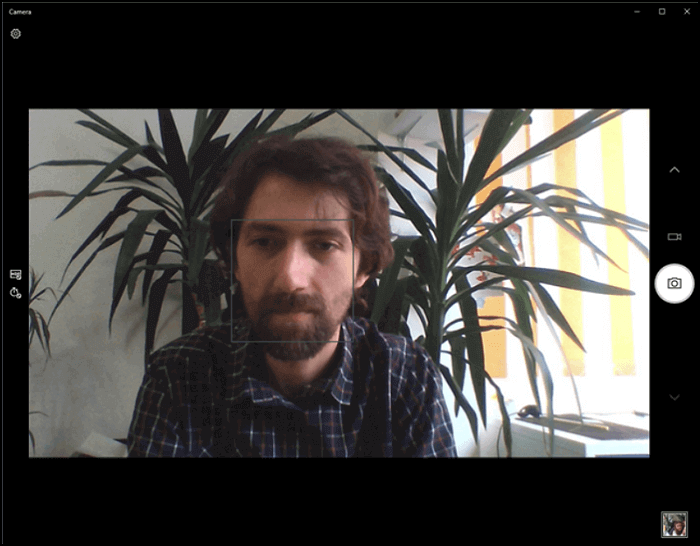 카메라를 바라보고 확인